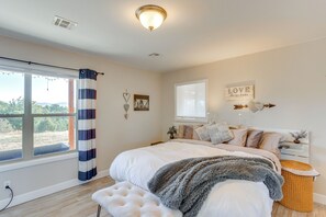 6 bedrooms, iron/ironing board, travel cot, WiFi - Scenic Mancos Hideaway < 2 Mi to Mesa Verde! (Mancos)