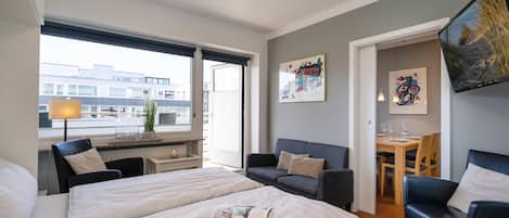 2 bedrooms, travel crib, free WiFi