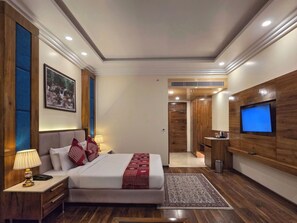 Desk, bed sheets - Woodville Palace Shimla Heritage (Shimla)