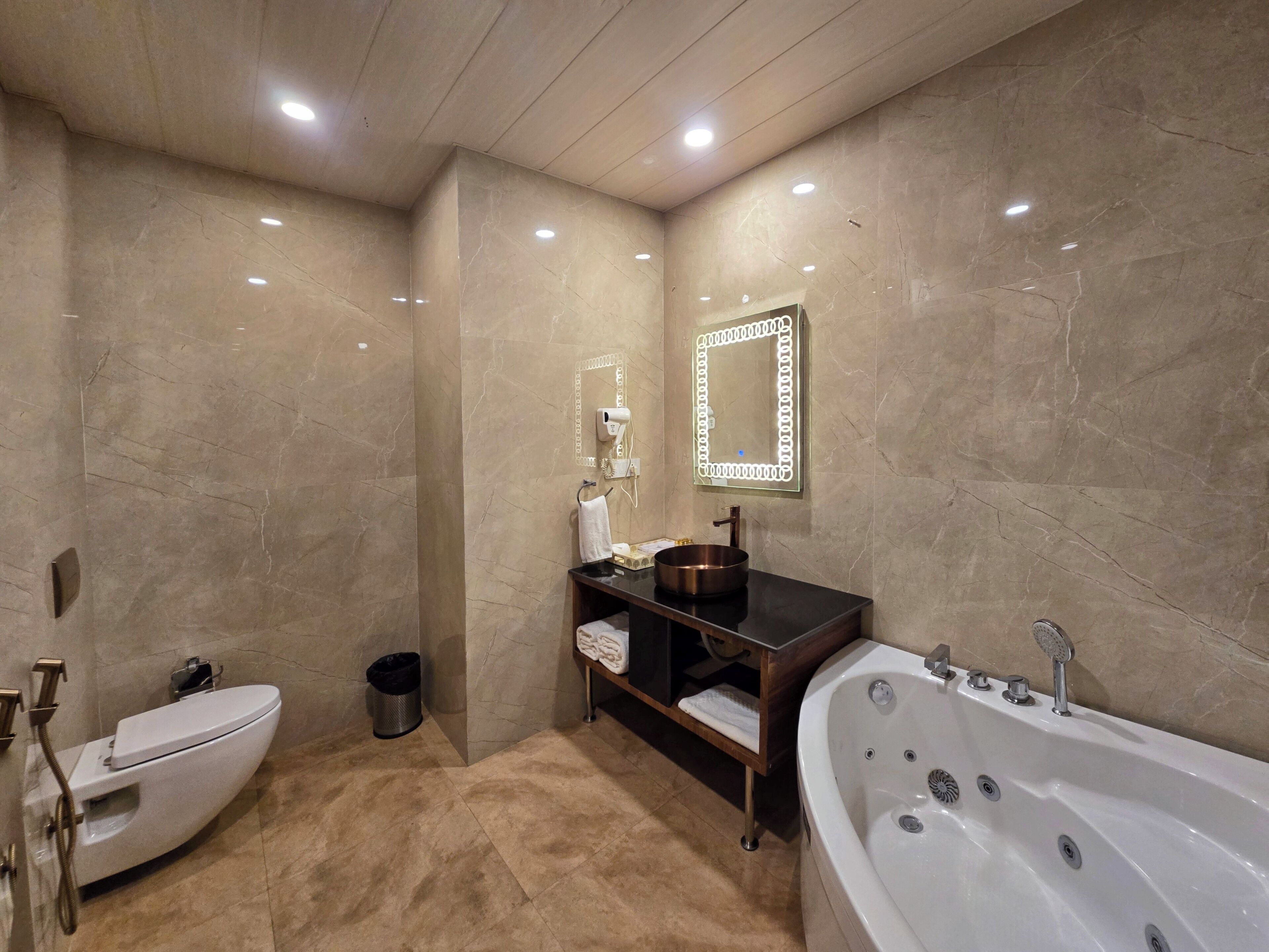 Doppia Elite | Bagno | Vasca idromassaggio, asciugamani