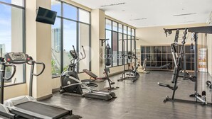 A gym with treadmills, elliptical machines, and weightlifting equipment. - AKASA by Kozystay (Jakarta)
