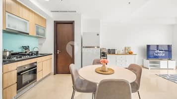 Apartment, 2 Bedrooms, City View | Dining room
