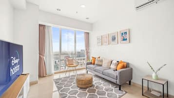 Apartment, 2 Bedrooms, City View | Living area