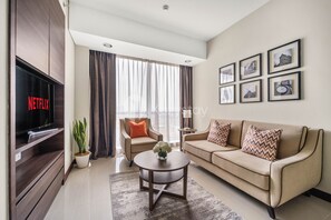 Apartment, 1 Bedroom, City View | Living area