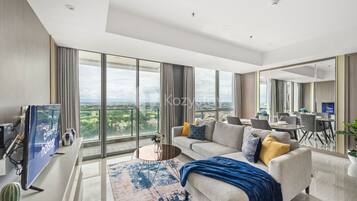 Apartment, 3 Bedrooms, City View | Living area