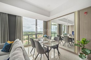 อพาร์ทเมนท์, 3 ห้องนอน, วิวเมือง | ห้องรับประทานอาหาร