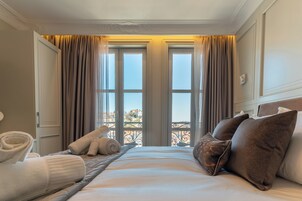 Ropa de cama de alta calidad y minibar 