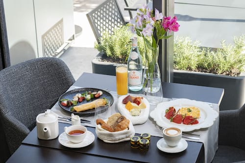Daily buffet breakfast for a fee