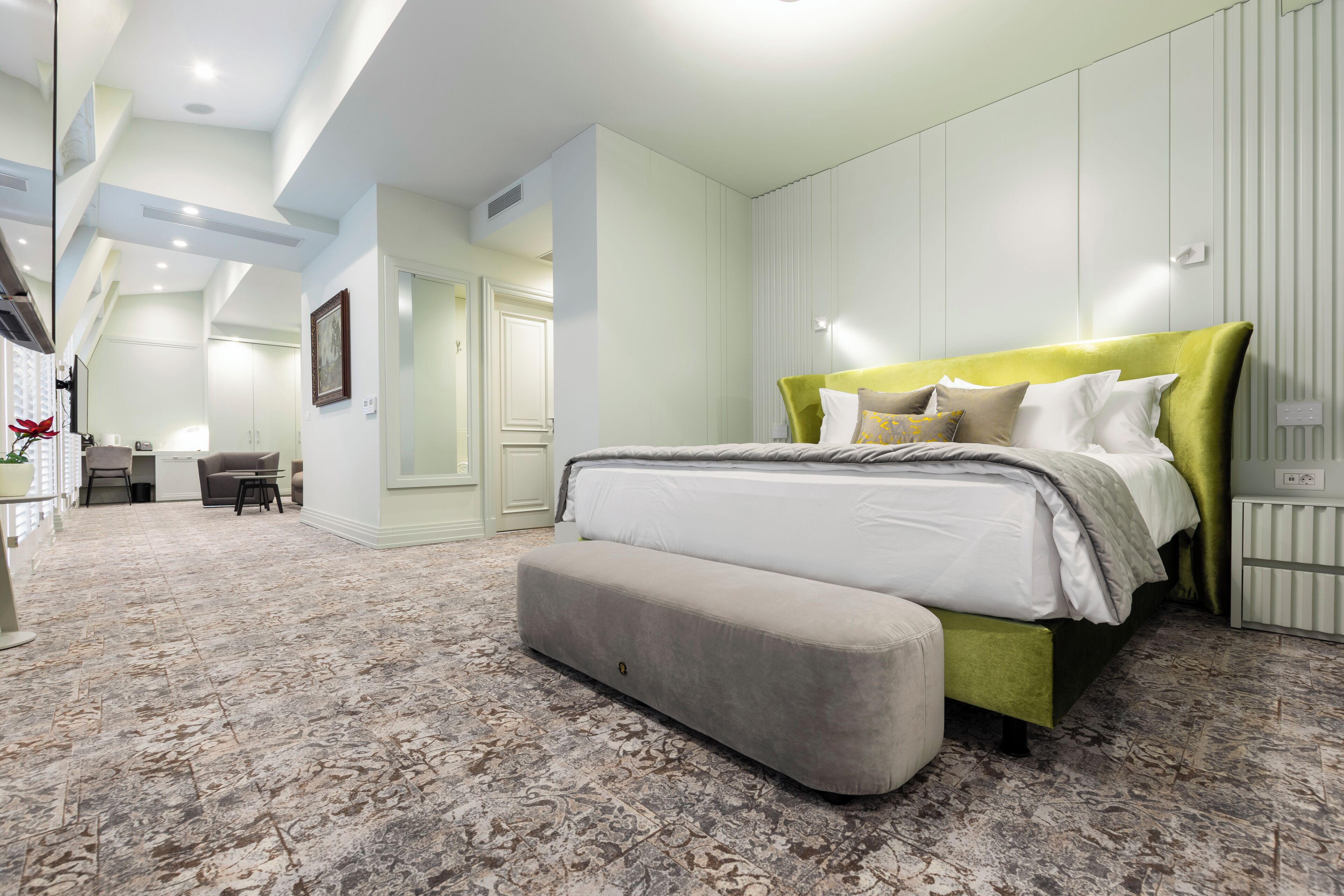 Exclusive Studio, 1 Queen Bed with Sofa bed | Premium bedding, minibar, laptop workspace, iron/ironing board