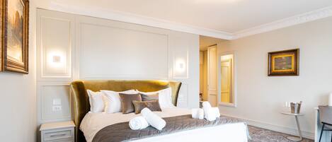 Habitación doble Deluxe | Ropa de cama de alta calidad y minibar