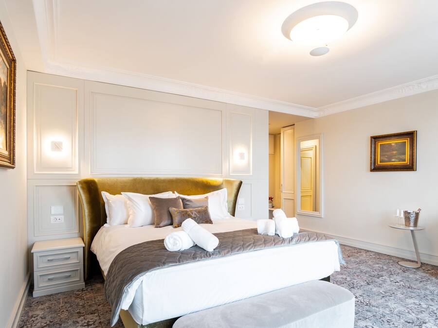Ropa de cama de alta calidad y minibar