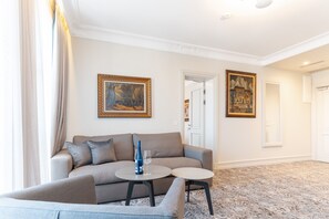 Luksus-lejlighed | Premium-sengetøj, minibar, arbejdsområde til bærbare computere