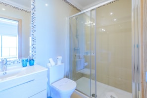 Bathtub, hair dryer, towels