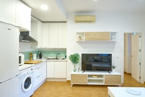 Fridge, microwave, stovetop, coffee/tea maker - Apartment 'El Rincón de Eva' close to City Centre with Wi-Fi (Córdoba)