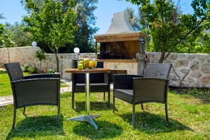 Outdoor dining - Superior Apartment B with Sea View, Pool, Wi-Fi & Terrace (?e???da)
