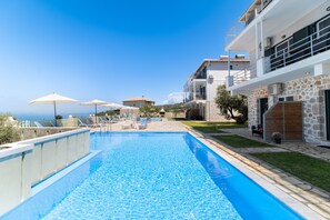 Pool - Superior Apartment B with Sea View, Pool, Wi-Fi & Terrace (?e???da)