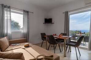 TV - Holiday Apartment with Sea View 'Α' with Pool, Garden, Terrace & Wi-Fi (?e???da)