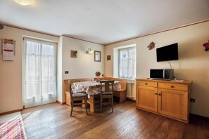 Dining - Holiday Apartment 'Le Coccinelle' with Mountain View, Terrace & Wi-Fi (Varena)