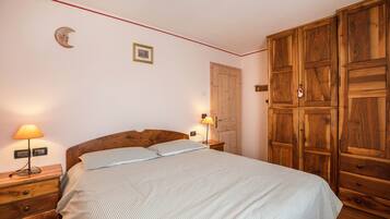 2 Schlafzimmer, BĂŒgeleisen/BĂŒgelbrett, kostenloses WLAN, BettwĂ€sche