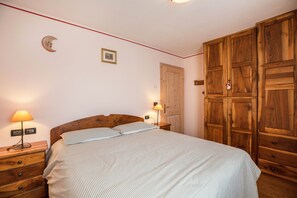 2 quartos, ferros/tábuas de passar roupa, Wi-Fi de cortesia