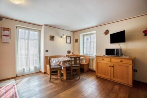 Dining - Holiday Apartment 'Le Coccinelle' with Mountain View, Terrace & Wi-Fi (Varena)