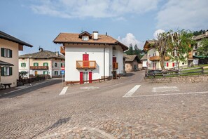 Exterior - Holiday Apartment 'Le Coccinelle' with Mountain View, Terrace & Wi-Fi (Varena)