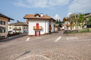 Exterior - Holiday Apartment 'Le Coccinelle' with Mountain View, Terrace & Wi-Fi (Varena)