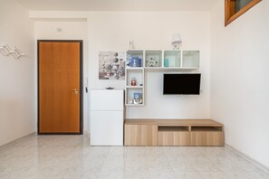 Interior - Apartment 'La Casa del Sole' close to the Sea with Balcony & Wi-Fi (Selargius)