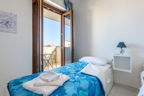 2 bedrooms, free WiFi, bed sheets - Apartment 'La Casa del Sole' close to the Sea with Balcony & Wi-Fi (Selargius)