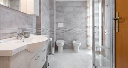 Appartement 'La Casa del Sole' prĂšs de la mer avec balcon et Wi-Fi