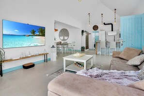 TV - Vacation Villa 'Orange Light with Private Pool' with Sea View, Wi-Fi and Air Conditioning (corralejo)