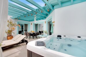 Terrace/patio - Vacation Villa 'Orange Light with Private Pool' with Sea View, Wi-Fi and Air Conditioning (corralejo)