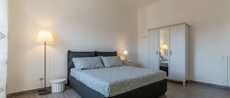 1 chambre, fer et planche à repasser, accès Internet, draps fournis