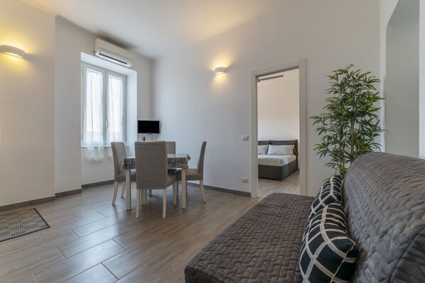 Living area - GuestHost - San Lorenzo Functional Flat (Roma)