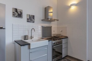 Oven, stovetop