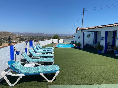 Rural House Los Erales with Mountain Views, Pool and Wi-Fi
