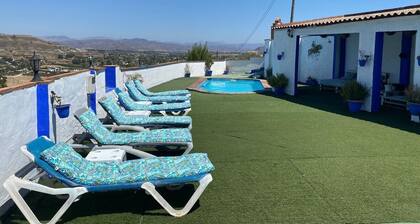 Rural House Los Erales with Mountain Views, Pool and Wi-Fi