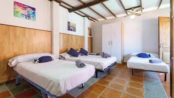 7 quartos, ferros/tábuas de passar roupa, Wi-Fi de cortesia