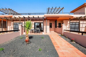 Outdoor dining - Holiday Home 'Sunny Home' with Pool, Garden & Wi-Fi (Lajares)