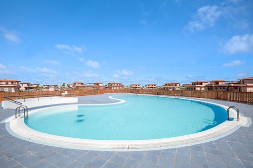 Holiday Home 'Sunny Home' with Pool, Garden & Wi-Fi