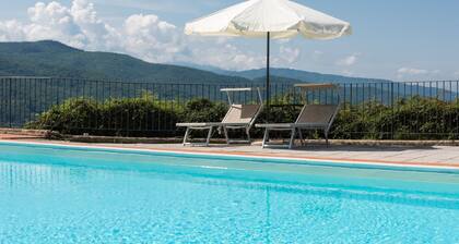 Agriturismo « Universal Harmony - Cinciallegra » avec jardin et piscine partagée