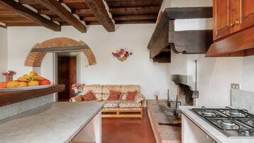 Frigorifero, piano cottura, tostapane, pentole/stoviglie/utensili