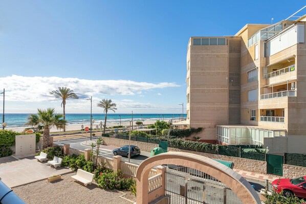 Property grounds - Holiday Apartment "Very nice and modern Studio" at the Beach, Balcony & Wi-Fi (El Campello)