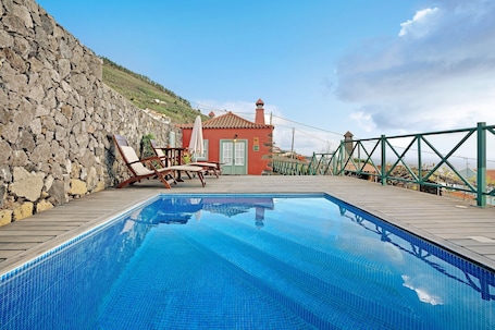 Pool. Vacation Rental 'Casa Rural La Caldera' with Sea View, Pool & Wi-Fi