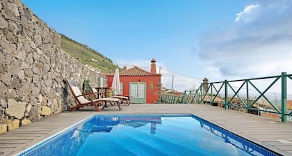 Location de vacances 'Casa Rural La Caldera' avec vue sur la mer, piscine & Wi-Fi