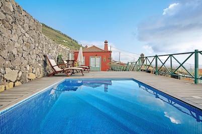 Vacation Rental 'Casa Rural La Caldera' with Sea View, Pool & Wi-Fi