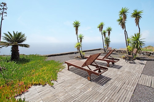 Location "Casa Rural Los Llanos Negros", avec vue sur la mer, jardin et Wi-Fi.
