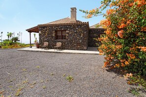 Exterior - Vacation Rental 'Casa Rural Los Llanos Negros' with Sea View, Garden & Wi-Fi (Fuencaliente)