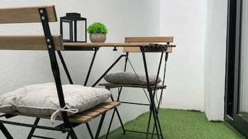 1 chambre, fer et planche Ă  repasser