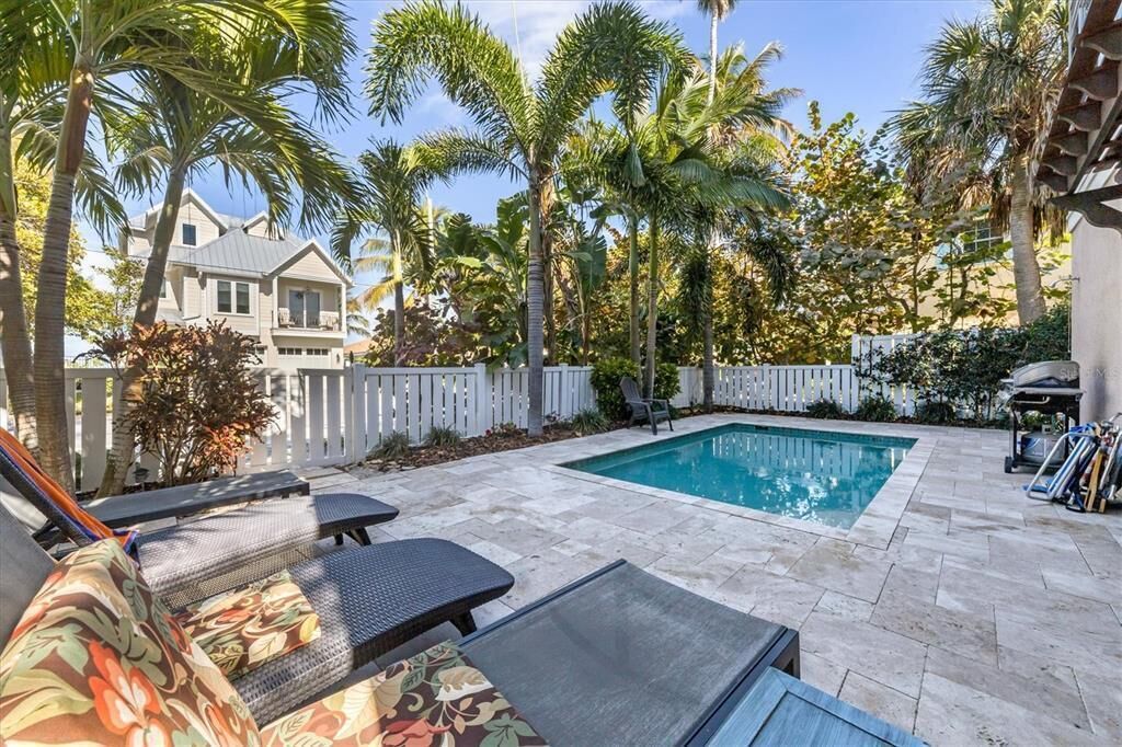 Lämmitetty uima-allas